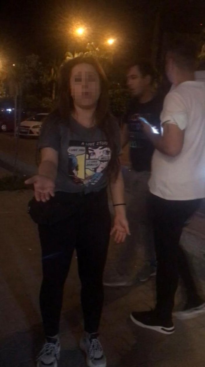 Adana’da plakaya maske taktı, polisi kaskla darbetti