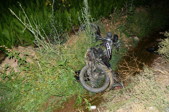 i Adıyaman ‘da hafif ticari araç ile motosiklet çarpıştı
