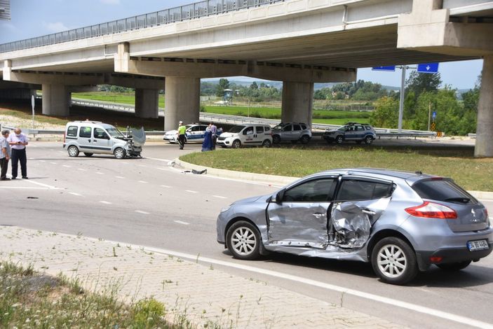 Sinop’ta 2 araç çarpıştı: 2 yaralı