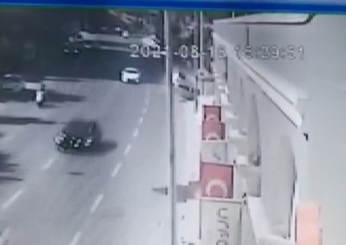 d Kağıthane'de kontrolden çıkan otomobil takla attı