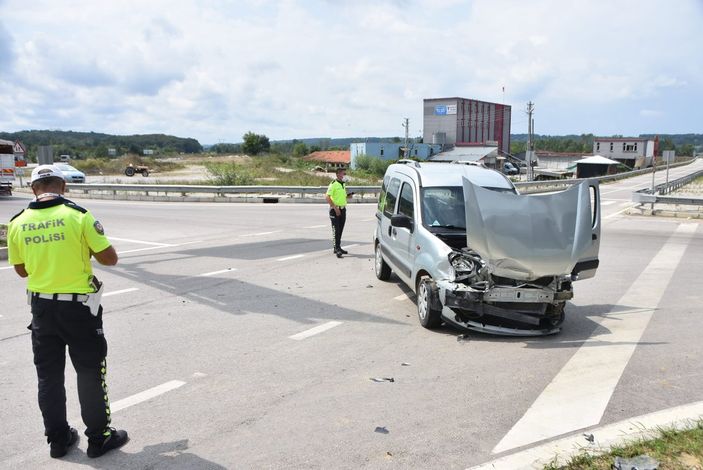 Sinop’ta 2 araç çarpıştı: 2 yaralı