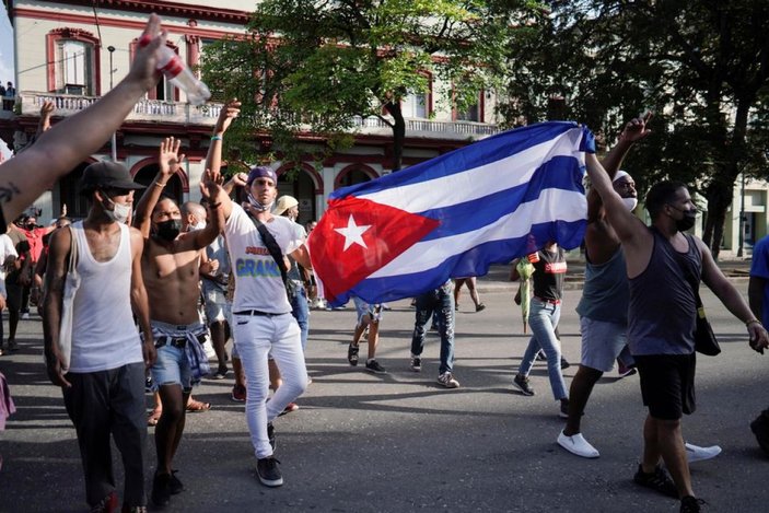 Küba, sosyal medya düzenlemesini hayata geçirdi