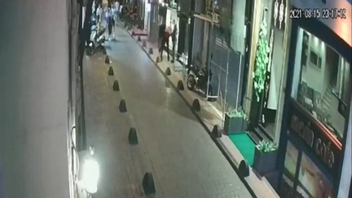 Beyoğlu'nda otellere çökebilmek için esnaflara saldırdılar