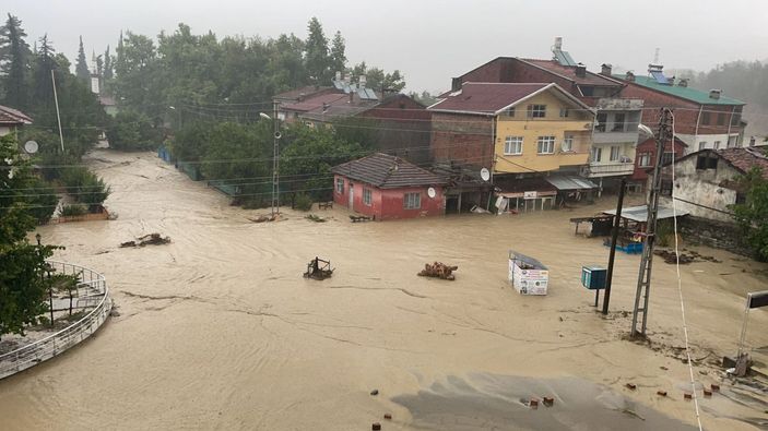Sinop’ta selde evi yıkıldı, 3 yıl daha kredisini ödeyecek