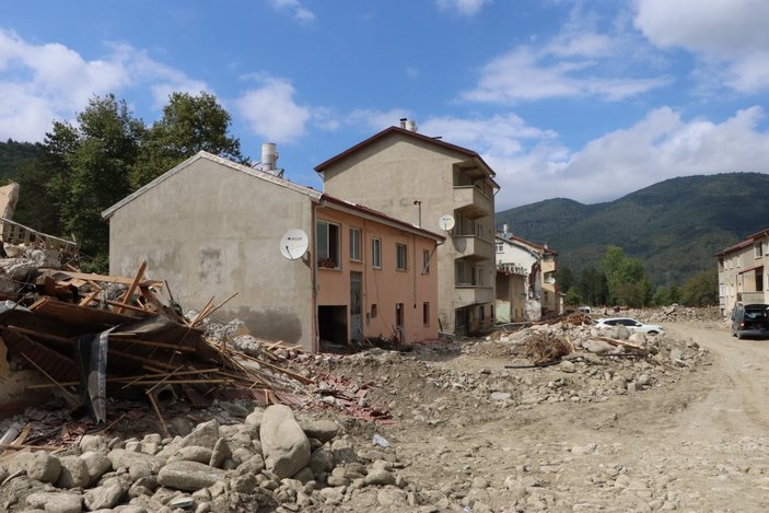 Sinop’ta selde evi yıkıldı, 3 yıl daha kredisini ödeyecek