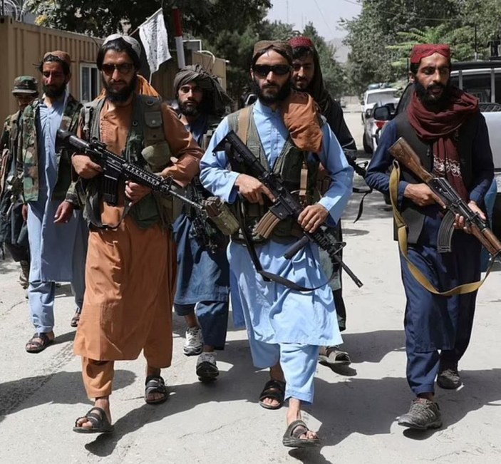 Taliban, giyim tarzını değiştirdi