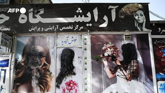 Taliban'ın ardından Kabil'deki kadın resimleri siliniyor