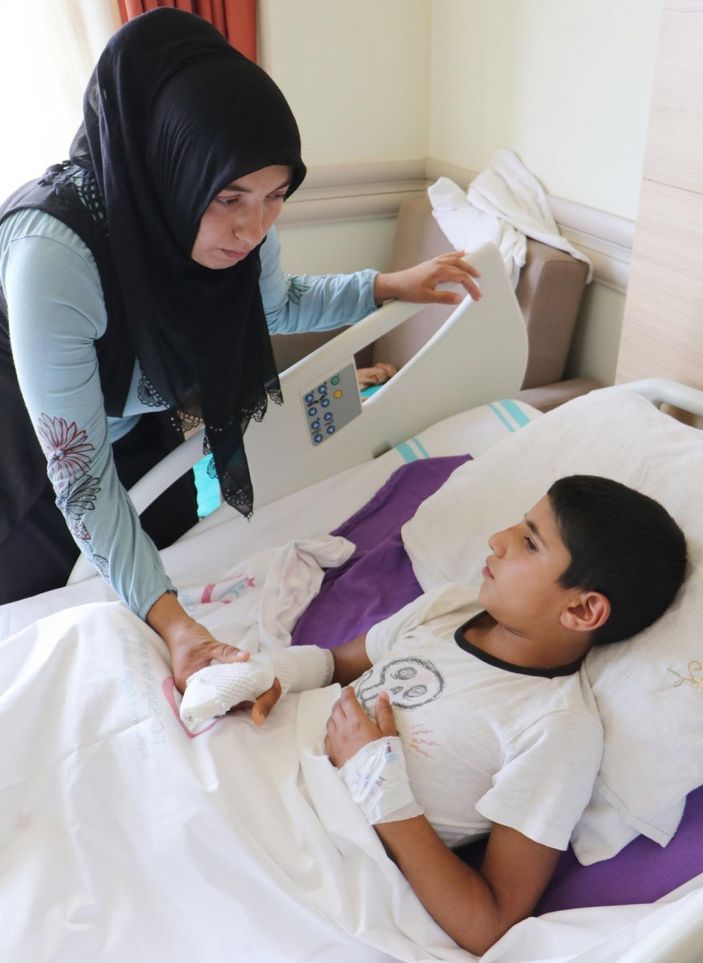 d Erzurum’da yer bulduğu cisim, taşla vurunca patladı