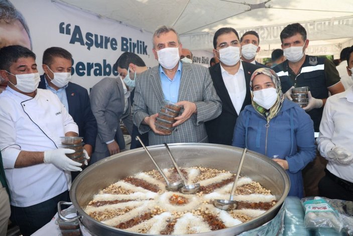 Şanlıurfa’da aşure dağıtımı sırasında izdiham