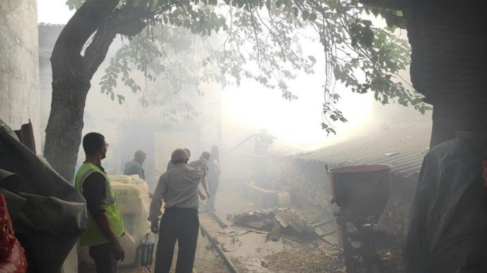 i Bilecik'te 2 ev yanarak küle döndü