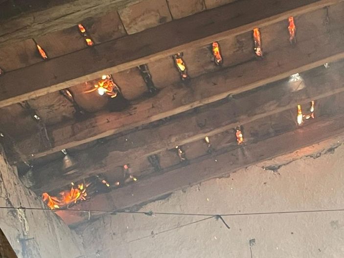 i Bilecik'te 2 ev yanarak küle döndü