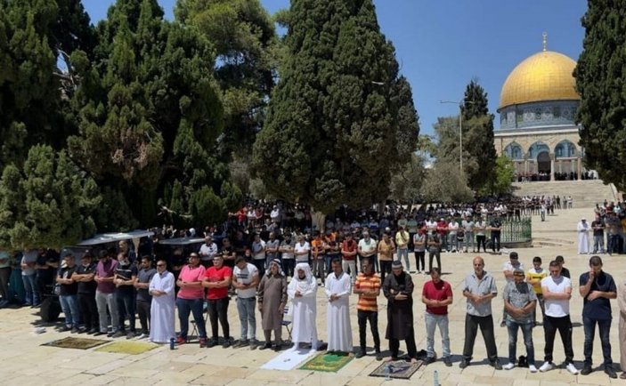 45 bin Filistinli Mescid-i Aksa'da cuma namazını kıldı