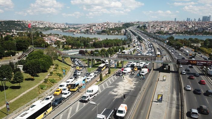 Haliç Köprüsü'nde kazaya neden olan iki kişi kaçtı