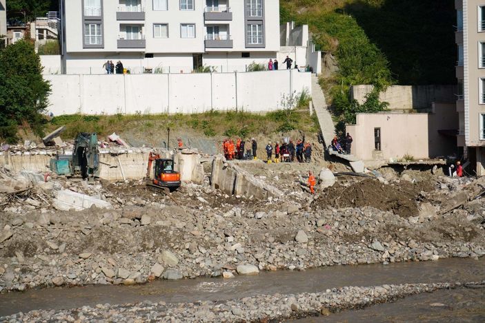 Sel felaketinde hayatını kaybedenlerin sayısı 81 oldu