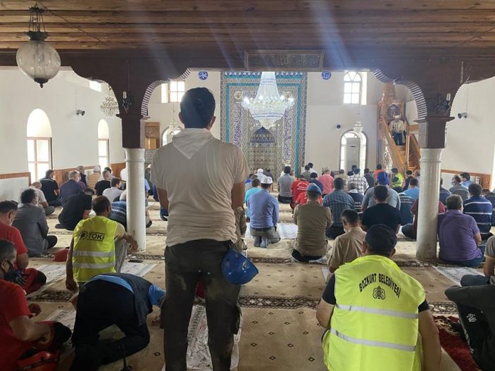 Kastamonu'da sel felaketi sonrası ilk cuma namazı kılındı