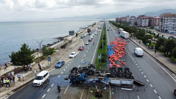 Trabzon'da lastiği patlayan tır cipe çarptı: 1 ölü, 3 yaralı