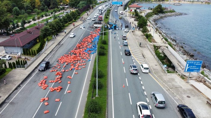 Trabzon'da lastiği patlayan tır cipe çarptı: 1 ölü, 3 yaralı