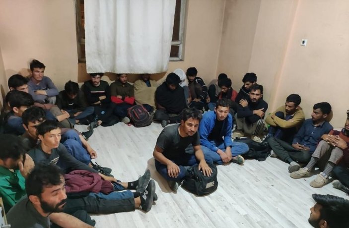 Van'da 4 katlı binada 78 kaçak göçmen yakalandı