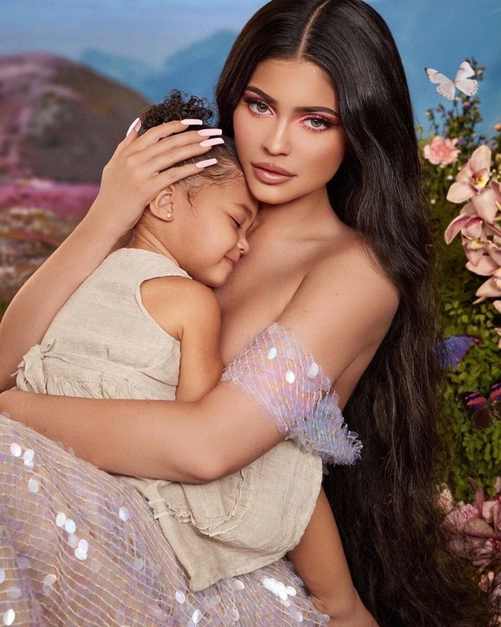Kylie Jenner ikinci kez anne olmaya hazırlanıyor