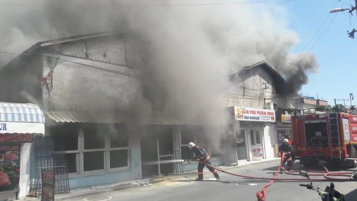 i Mersin'de iki iş yeri alev alev yandı