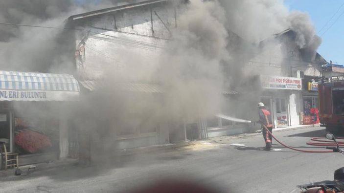 i Mersin'de iki iş yeri alev alev yandı