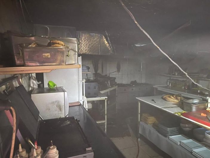 i Mersin'de iki iş yeri alev alev yandı