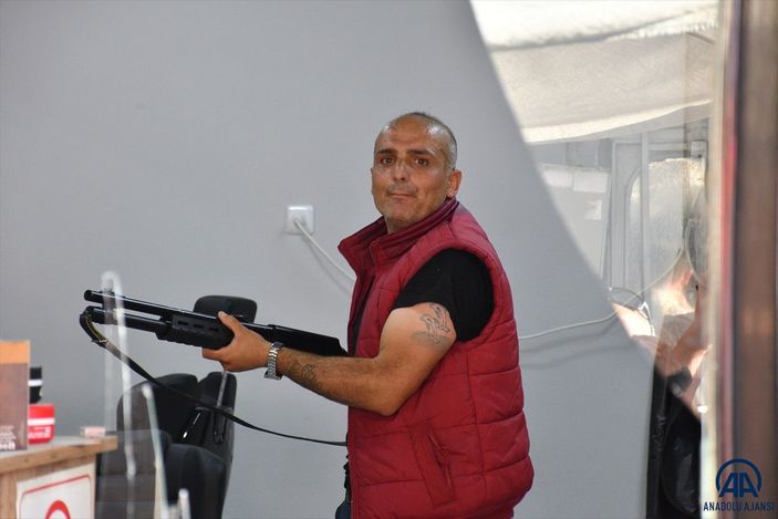 Çorum'da silahlı bir kişi 4 kişiyi rehin aldı