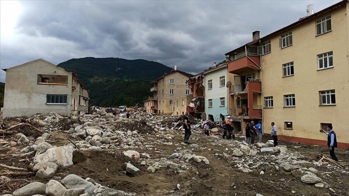 Sel felaketinin yıktığı Babaçay köyü sakinlerinden evlerine veda