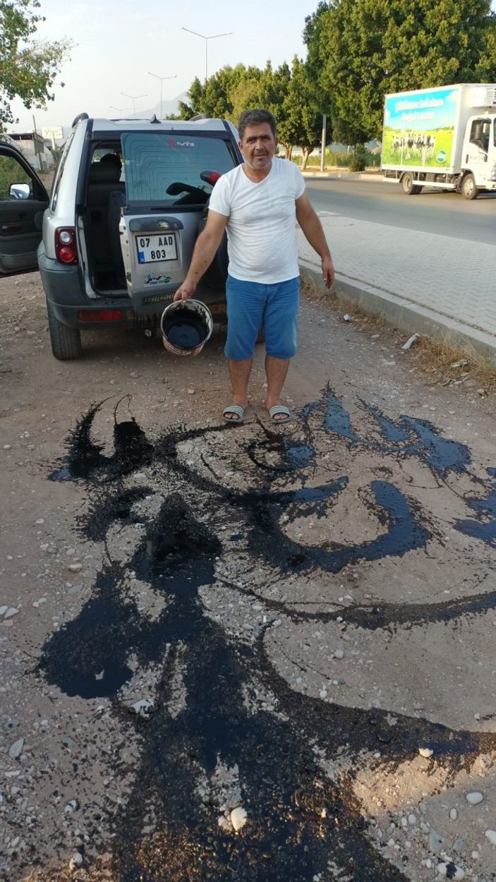 Antalya'da tozdan bıkan esnafın ilginç çözümü