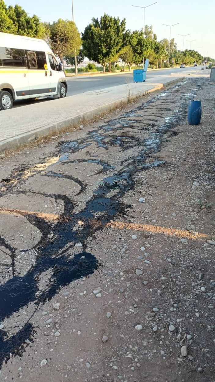 Antalya'da tozdan bıkan esnafın ilginç çözümü
