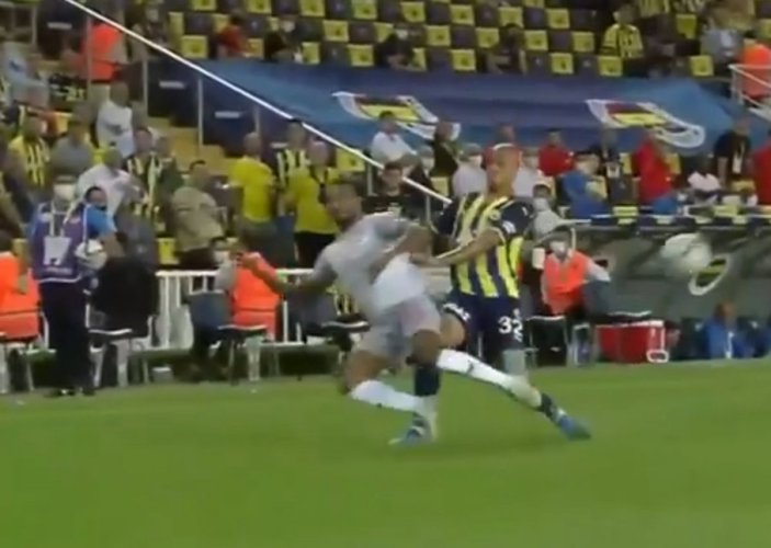 Fenerbahçe'nin iptal olan golü tartışma yarattı