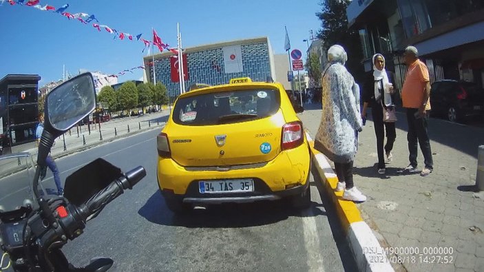 Beyoğlu'nda turistleri mağdur eden taksici trafikten men edildi