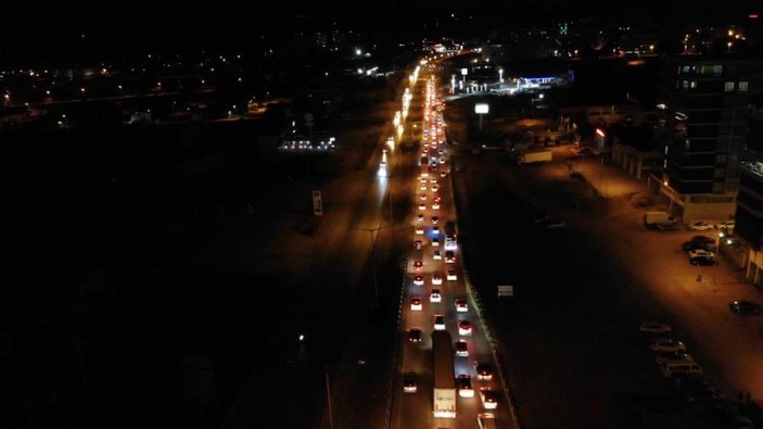 Kırıkkale'de 43 ilin geçiş güzergahında trafik kilitlendi