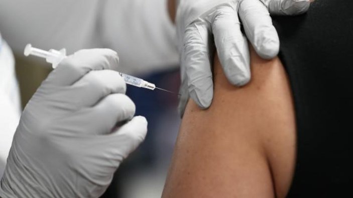 New York'ta okul çalışanlarına aşı zorunluluğu getirildi