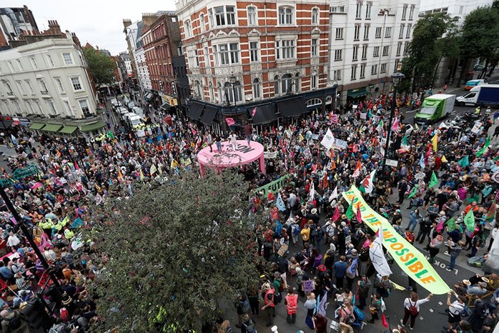 Londra'da 2 haftalık çevre protestosu