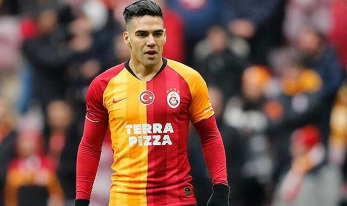 Galatasaraylılar müjde: Falcao yolcu! Eşi duyurdu..