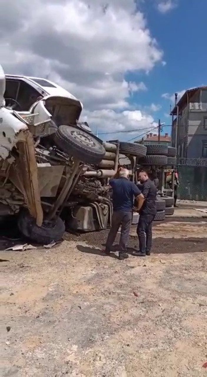 i Beykoz'da yokuş aşağı inen kamyonun freni boşaldı