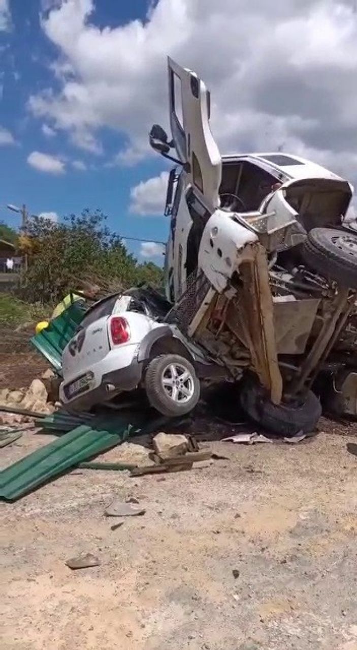 i Beykoz'da yokuş aşağı inen kamyonun freni boşaldı