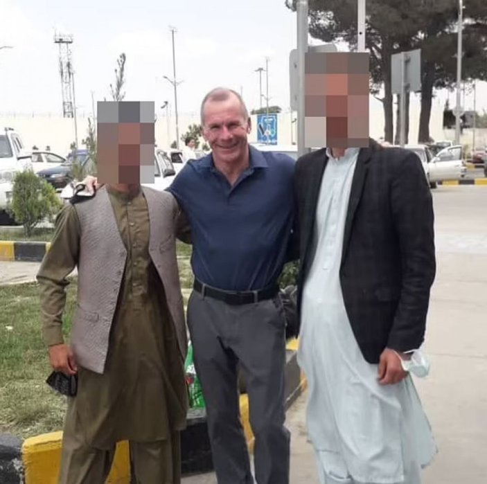 Emekli İngiliz asker, Taliban noktalarından Afgan kılığında geçti