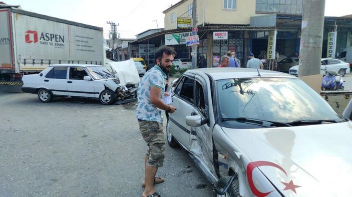 i Sakarya'da iki otomobil çarpıştı: 1 yaralı