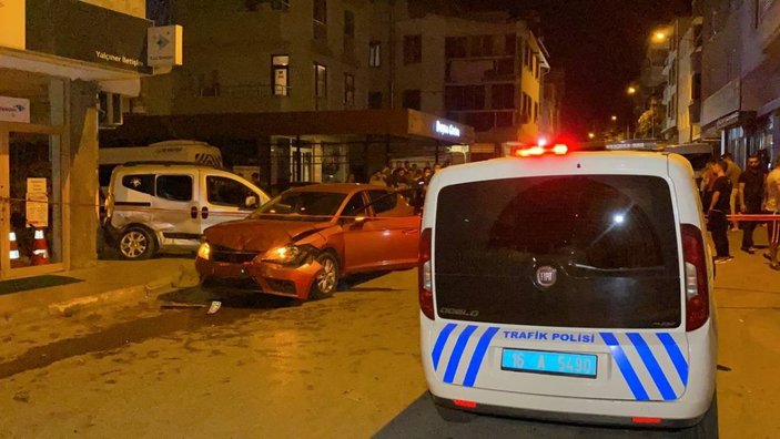 Bursa’da kazada savrulan otomobilin altında kaldı