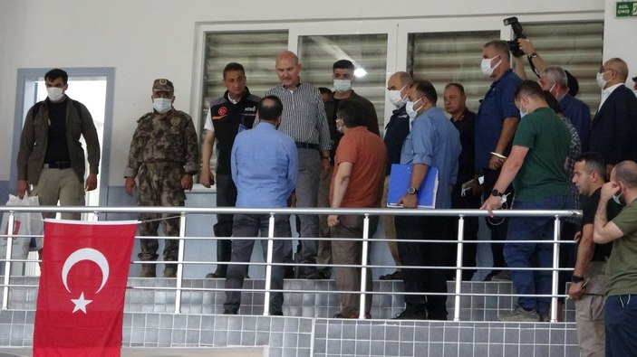 i Süleyman Soylu selde gönüllü çalışan gençleri helikoptere bindirdi