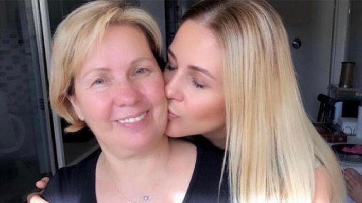 Annesi koronavirüse yakalanmıştı! Emine Ün acı haberle adeta yıkıldı: 'Kapkara gün, acımın tarifi yok'