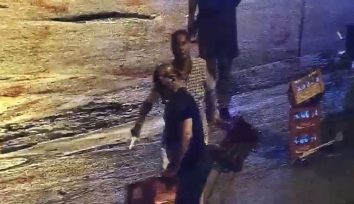 Beyoğlu'nda sarhoş iki kişinin kavgası