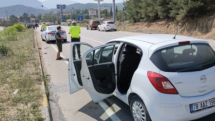 Karabük’te, sürücü adayının otomobiline çarptı: 5 yaralı