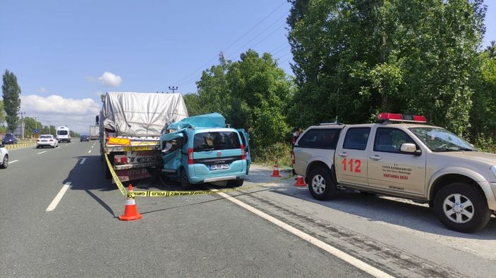 i Kastamonu’da hafif ticari araç tıra çarptı: 1 ölü