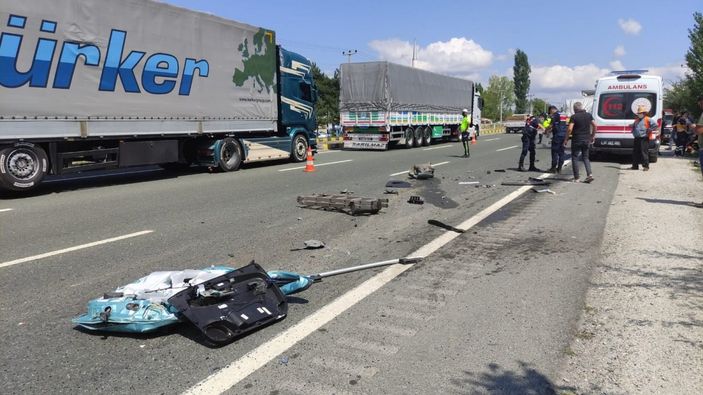 i Kastamonu’da hafif ticari araç tıra çarptı: 1 ölü