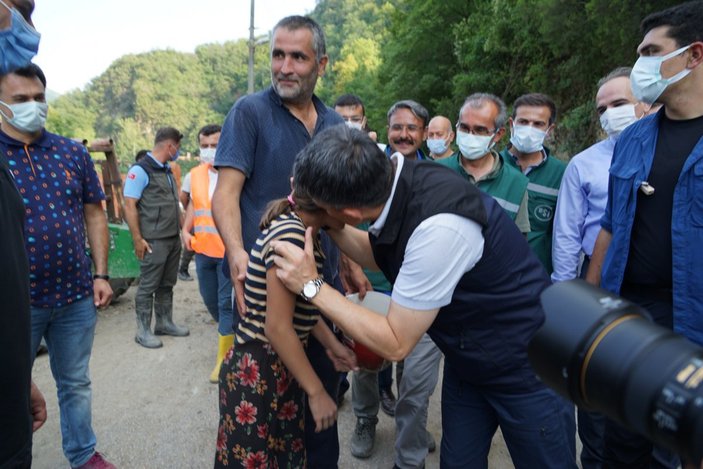 Kastamonu'da selzede vatandaştan Bekir Pakdemirli'ye: Bize bir sizden fayda var