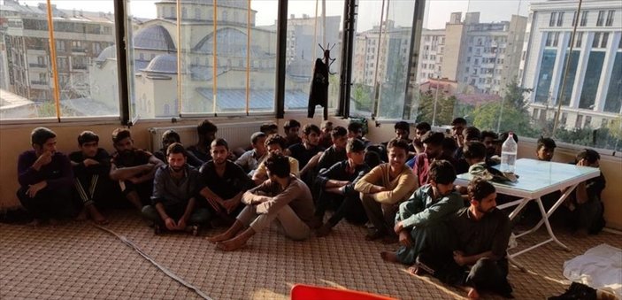 Van'da 26 kaçak göçmen yakalandı
