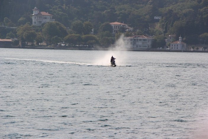 Motokros efsanesi Robbie Maddison, İstanbul Boğazı'nı su üstünde geçti